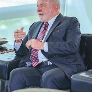 Lula sanciona lei que reajusta salários de servidores públicos do Legislativo e Judiciário