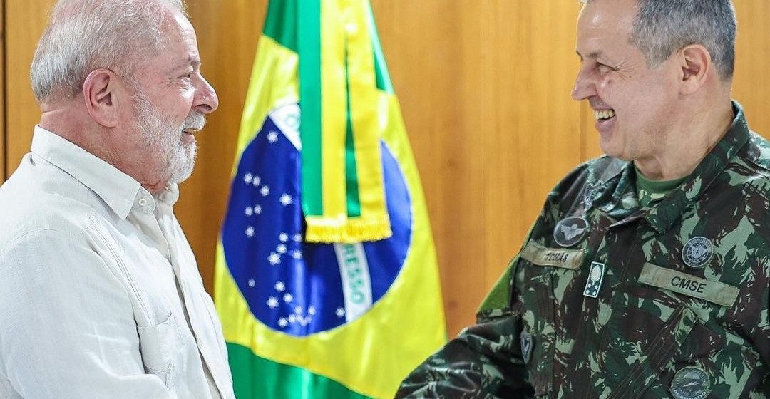 Presidente Lula efetua troca no comando do exército