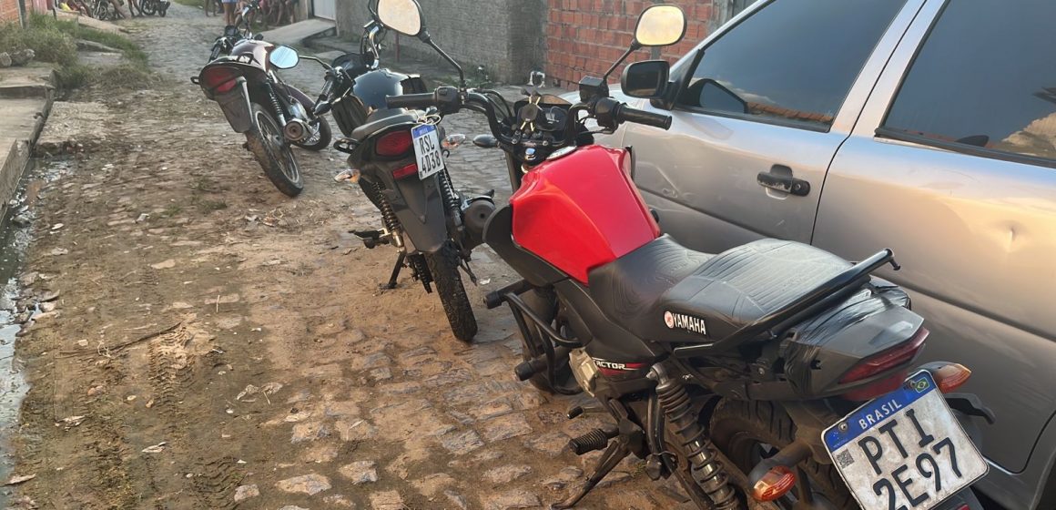 Polícia prende quatro homens e recupera cinco motos na zona Norte de Teresina