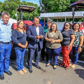 Secretário Fábio Abreu entrega tratores e equipamentos a 9 cidades do Piauí