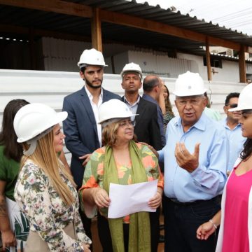 Ministra Cida Gonçalves visita obras da Casa da Mulher Brasileira em Teresina