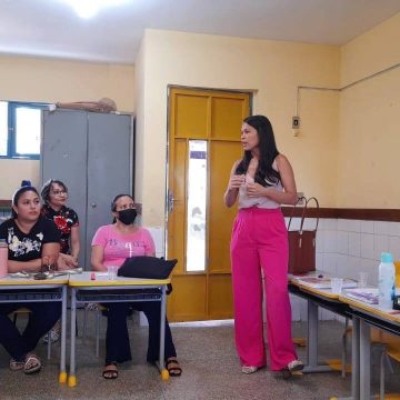 CMAM realiza ações socioeducativas com escolas e famílias