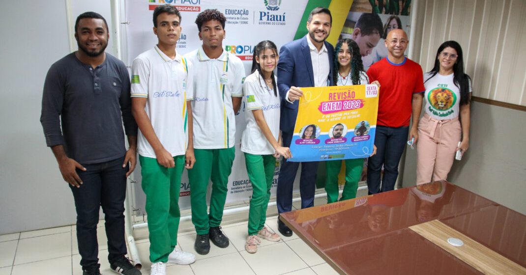 Washington Bandeira recebe alunos do Ceti Raldir Cavalcante Bastos