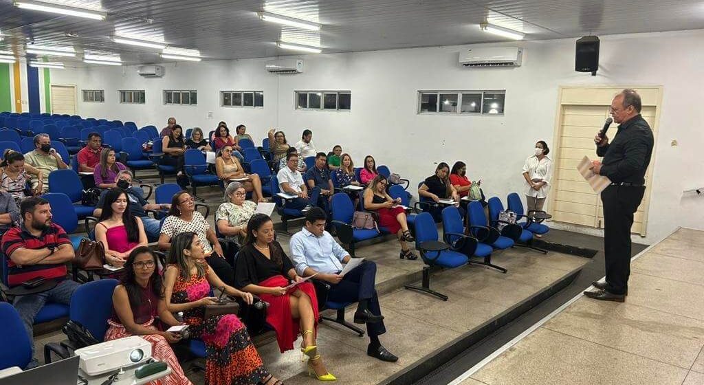 Gestores da EJA participam de formação na Semec