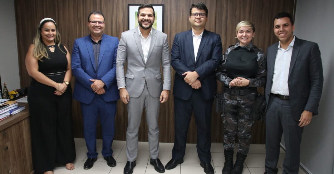Chico Lucas e Washington Bandeira planejam implementação de projeto de cidadania nas escolas