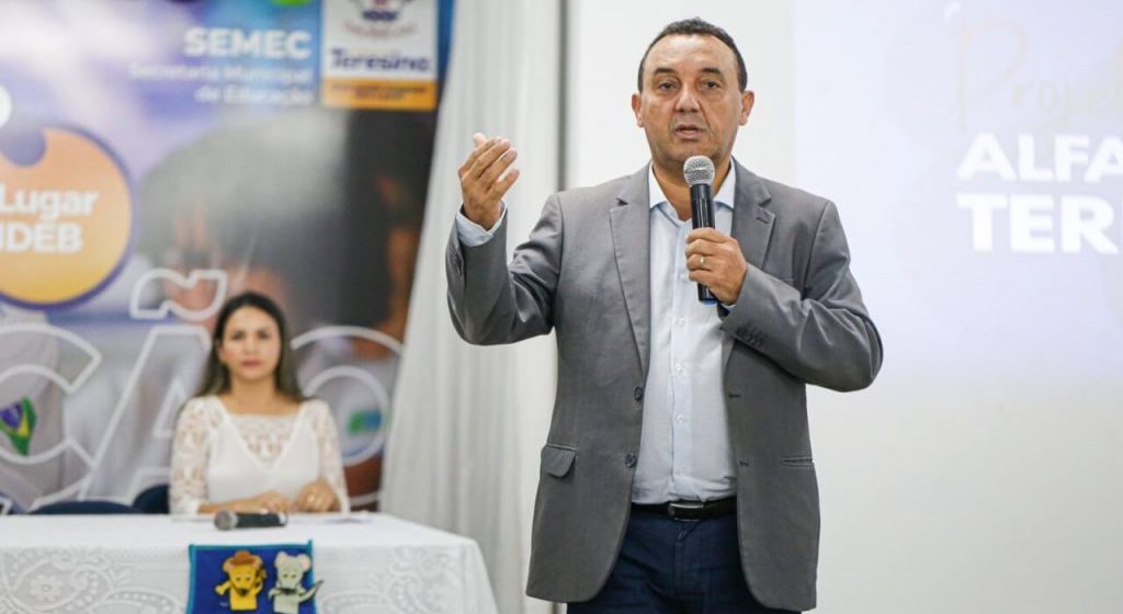 Alunos da Escola Municipal Machado de Assis utilizam jogos como meio de aprendizagem