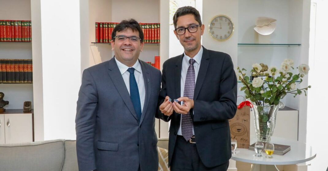 Governador Rafael discute com cônsul francês sobre investimentos no turismo