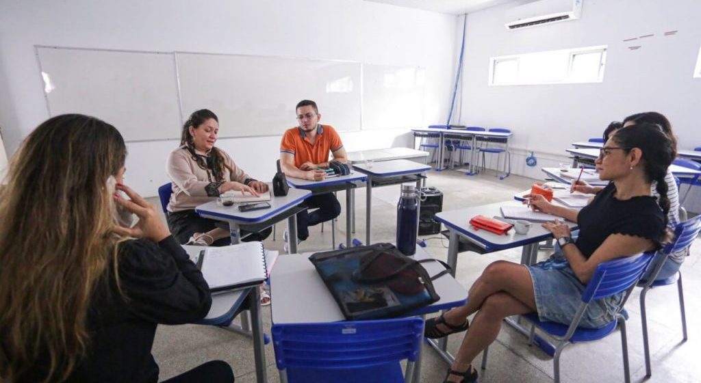 Semec e Seduc trocam experiências exitosas na área da Educação