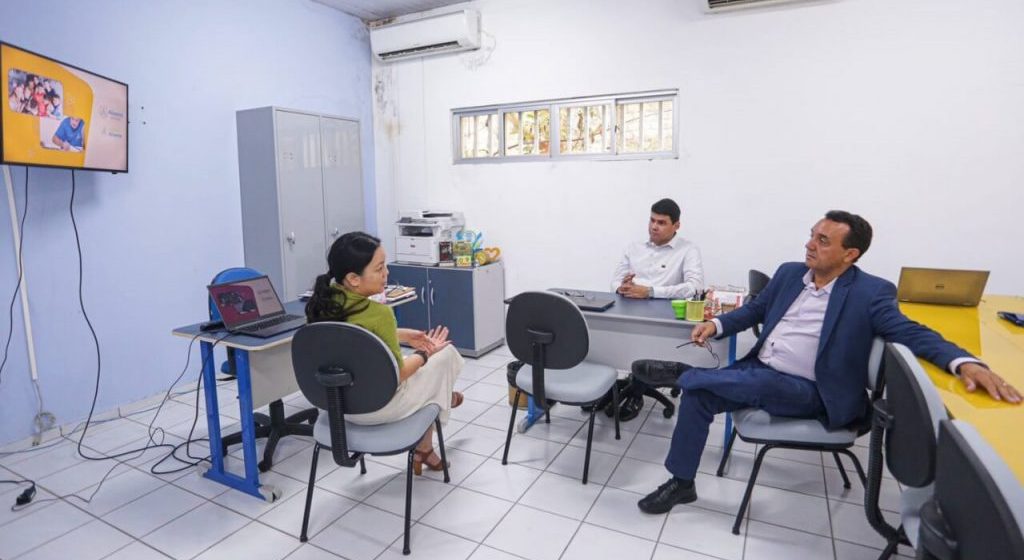 Semec e Instituto Alicerce discutem projeto de complementação escolar