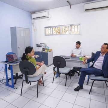 Semec e Instituto Alicerce discutem projeto de complementação escolar