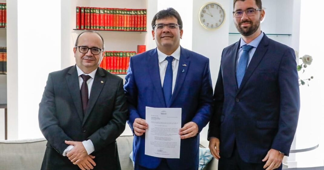 Governador recebe lista tríplice com indicados ao cargo defensor público geral
