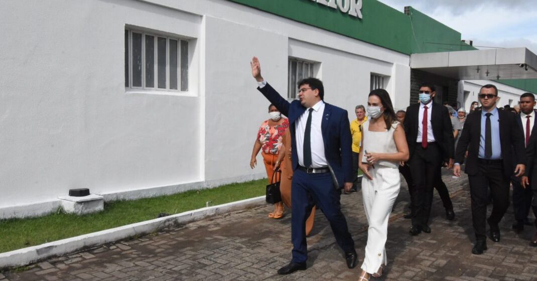 Governador visita UTI recém-concluída no Hospital de Campo Maior