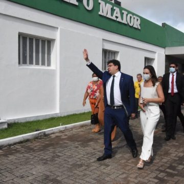 Governador visita UTI recém-concluída no Hospital de Campo Maior