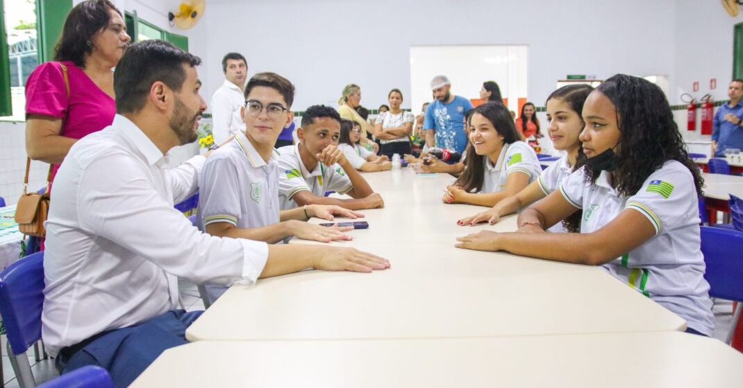 Secretário Washington Bandeira visita escolas em Campo Maior