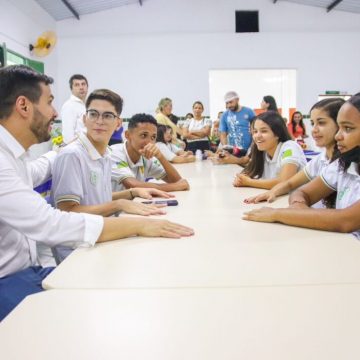 Secretário Washington Bandeira visita escolas em Campo Maior