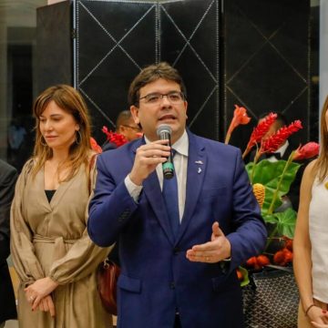 Rafael Fonteles participa do lançamento de livro que conta história de Themístocles Filho