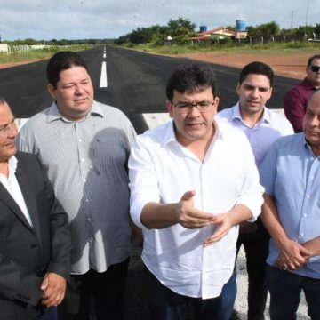 Governador entrega reforma da pista do aeródromo de Valença e anuncia escolas de tempo integral para o município