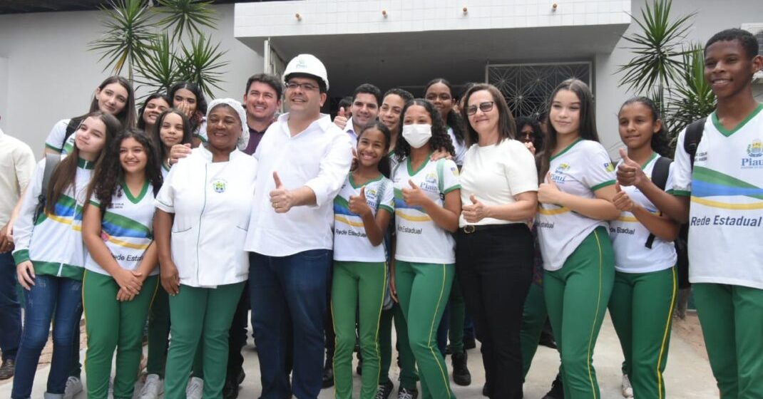 Rafael Fonteles inaugura estádio de futebol em Ipiranga e visita obras em andamento