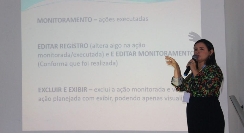 Semec realiza encontro com diretores escolares sobre o Programa Educação e Família