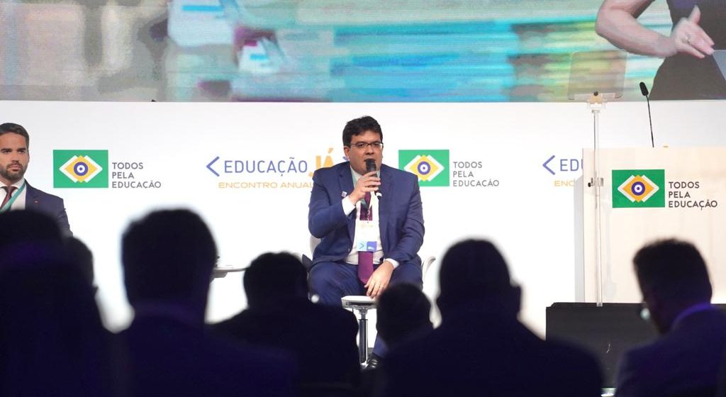 Em Brasília, Rafael destaca a universalização do ensino integral como prioridade na educação