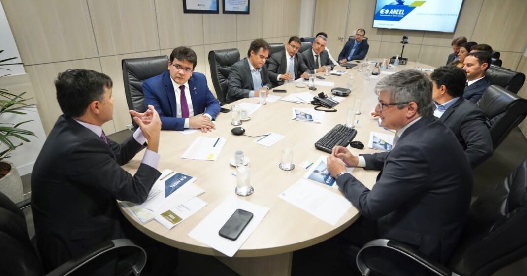 Rafael Fonteles discute alternativas de reforço energético com a Aneel