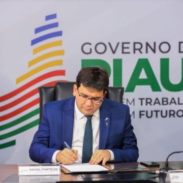 Governador Rafael Fonteles promove 16 procuradores do Estado
