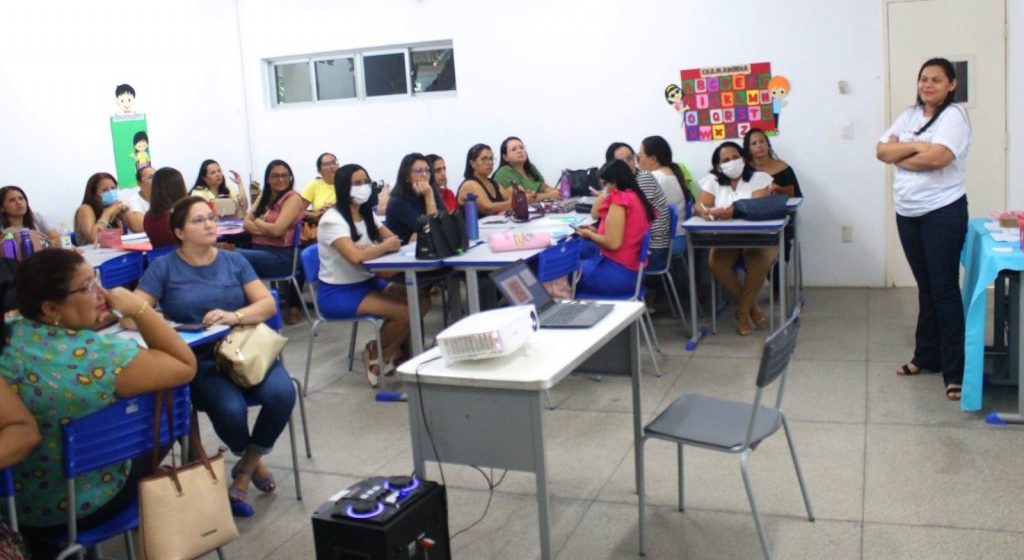 Professores da Educação Infantil participam de formação sobre sistema de avaliação da Rede Municipal de Teresina