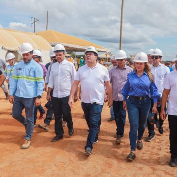 Governador entrega pista do aeródromo e visita obra de usina solar em Ribeiro Gonçalves