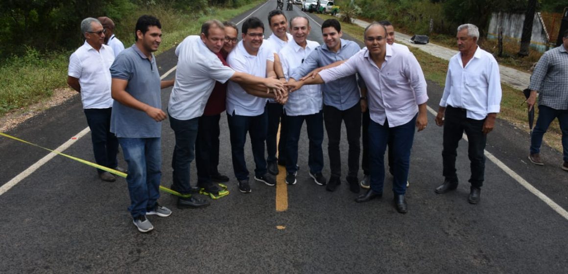 Governador inaugura estradas e obras de fomento ao turismo em São João do Piauí