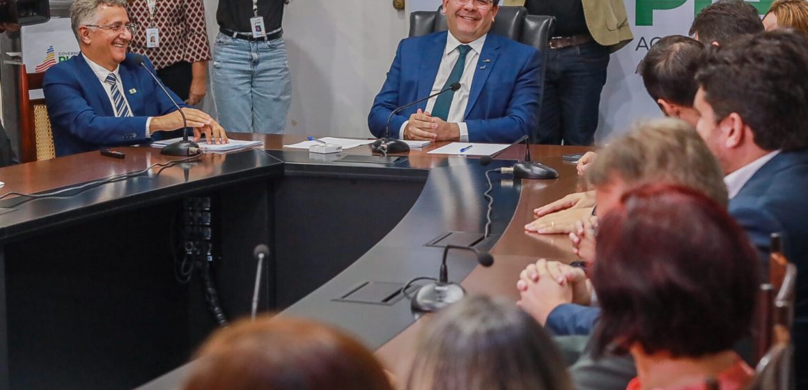 Governador anuncia investimento de R$ 66 milhões para melhorias nos 12 campi da Uespi