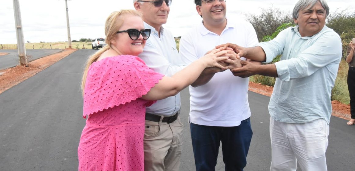 Governador visita obras em Paulistana e assina ordem de serviço de reforma do aeródromo