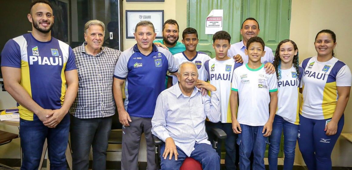 Dr. Pessoa recebe alunos da rede municipal classificados para os Jogos Pan-Americanos