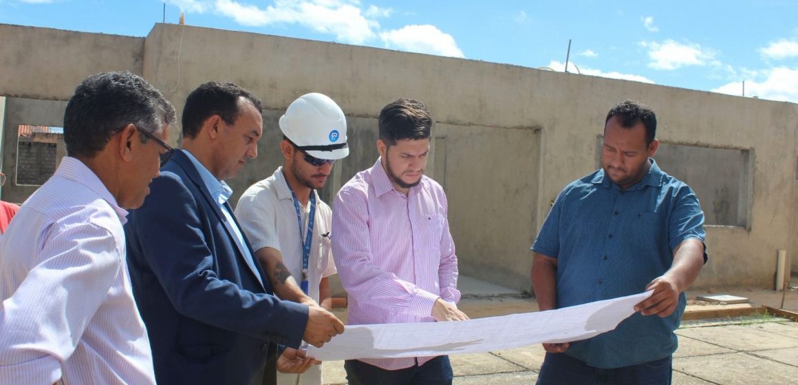 Nouga Cardoso visita obras de CMEI que atenderá comunidade no Vale do Gavião