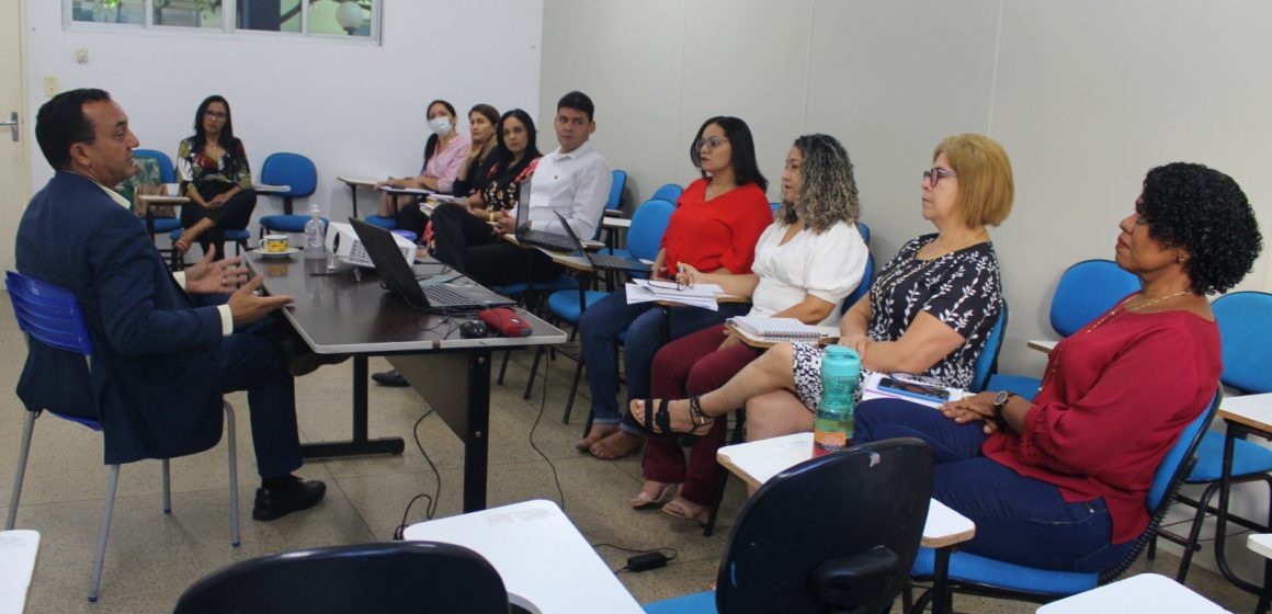 Semec realiza reunião para definir ações do Projeto EQUIDEB