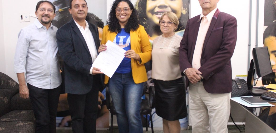 Semec fecha parceria com faculdade de psicologia