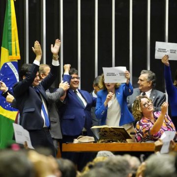 Rafael Fonteles comemora aprovação da reforma tributária