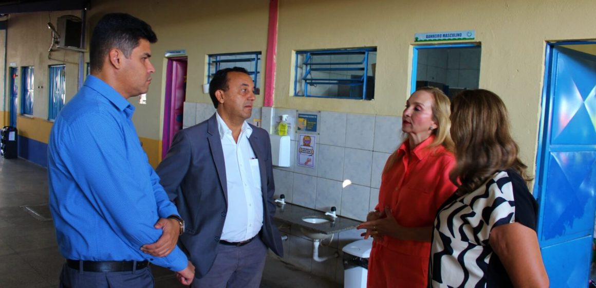 Equipe técnica da Semec vistoria Centros Municipais de Educação Infantil