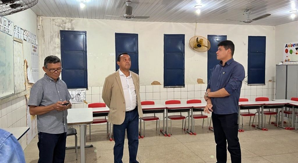 Secretário Nouga Cardoso avalia estrutura física de escola no Bom Principio