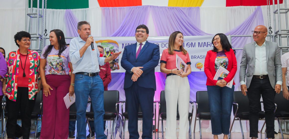 Governador se reúne com 400 trabalhadoras rurais e recebe reivindicações da Marcha das Margaridas