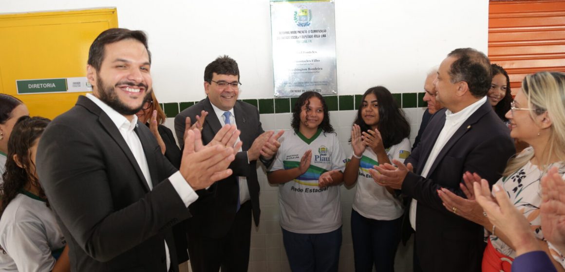 Governador Rafael entrega reforma de 2 escolas na zona Sudeste de Teresina