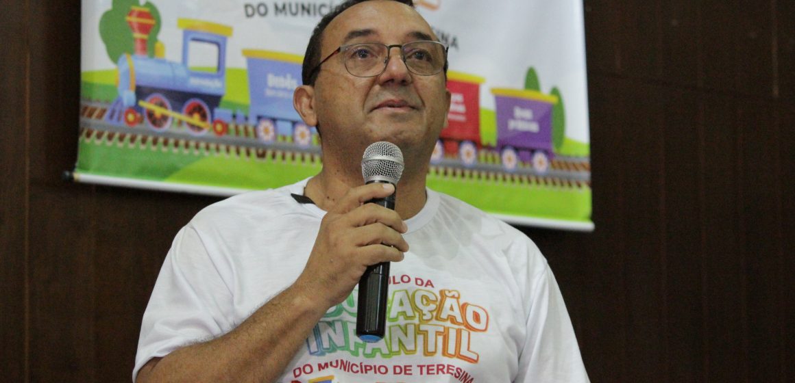 Escola Municipal Vinícius de Moraes premia alunos