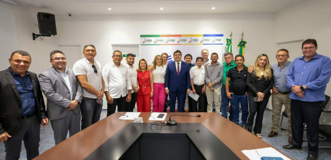 Governador destaca ações na educação, saúde e segurança para lideranças de Pimenteiras e Capitão de Campos