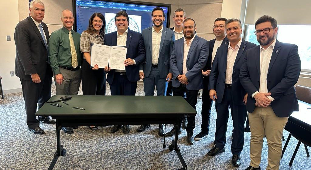 Governador Rafael Fonteles visita escola nos EUA para aplicar modelo no Piauí