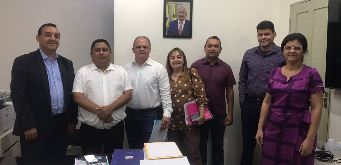 Semec e FWF discutem sobre cursos profissionalizantes