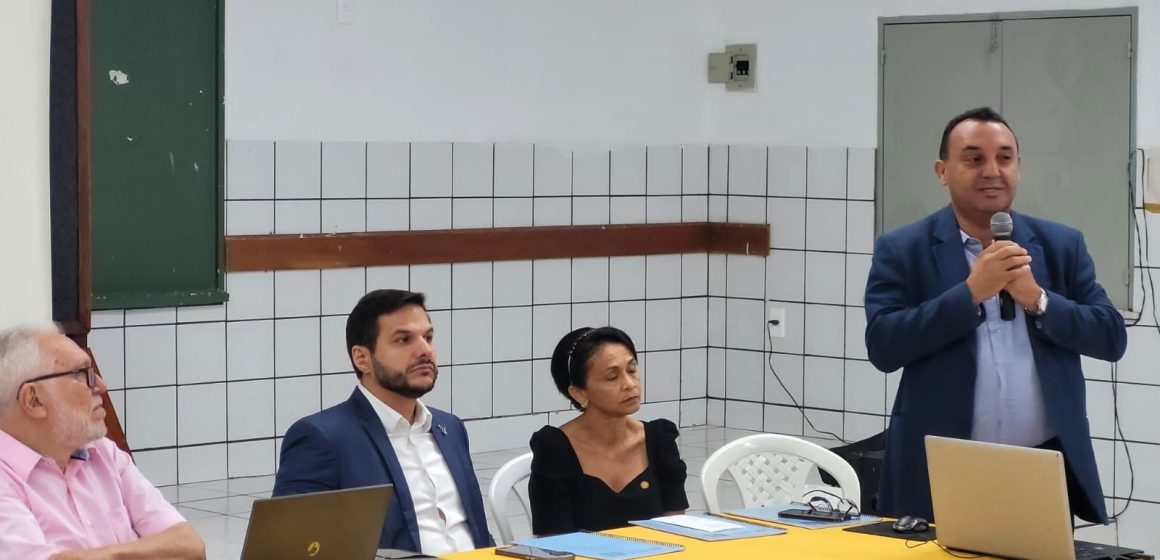 Semec participa de seminário sobre escola em tempo integral e redes municipais