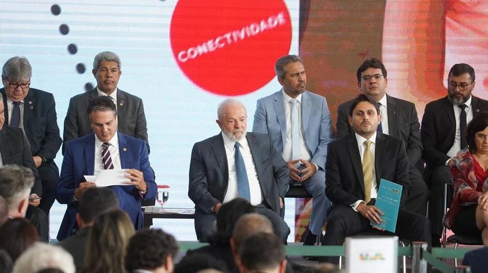 “Piauí sai na frente com toda a rede estadual já com internet” diz governador no lançamento da Estratégia Nacional de Escolas Conectadas