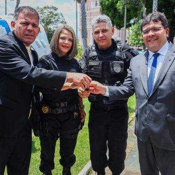 Governador promove 508 policiais penais e entrega de viaturas para sistema penitenciário