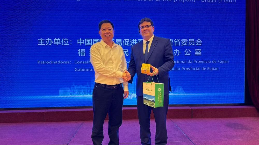Na China, governador discute relações comerciais e investimentos com empresários piauienses e chineses