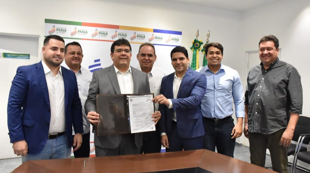 Governador Rafael Fonteles assina ordem de serviço para implantação da PI-225