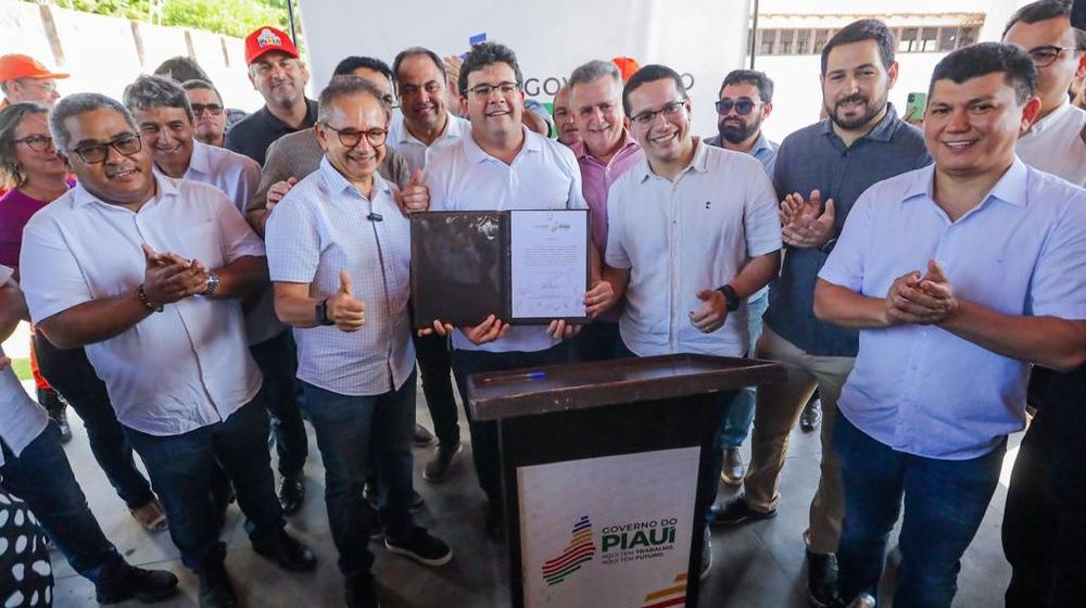 Em Parnaíba, Rafael Fonteles inaugura nova sede do Corpo de Bombeiros e ciclovia